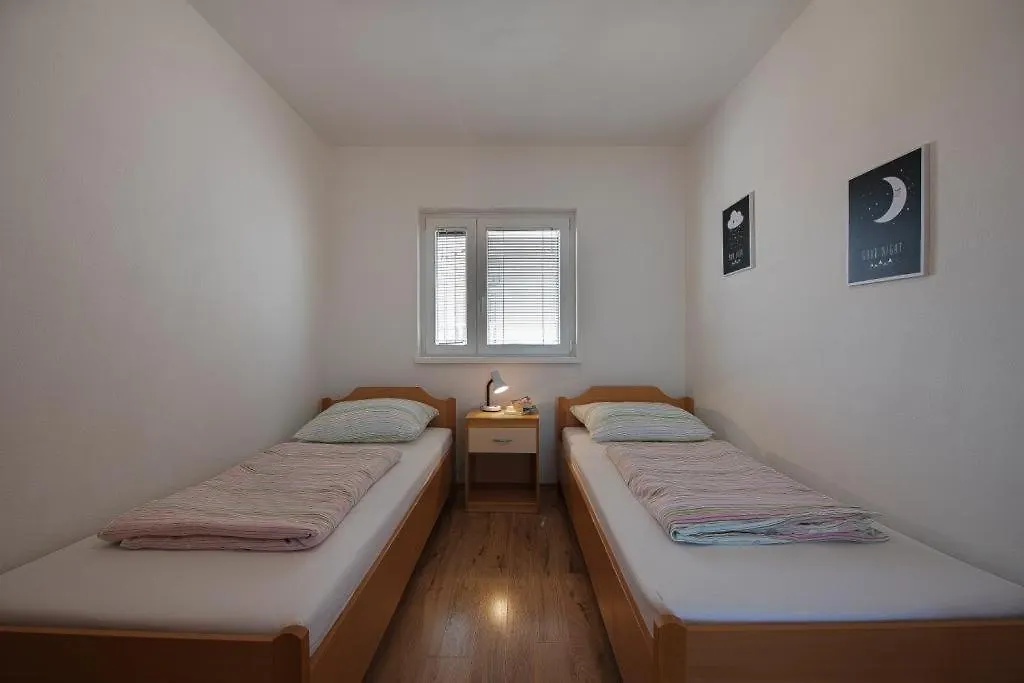 Apartments Petra Razanac