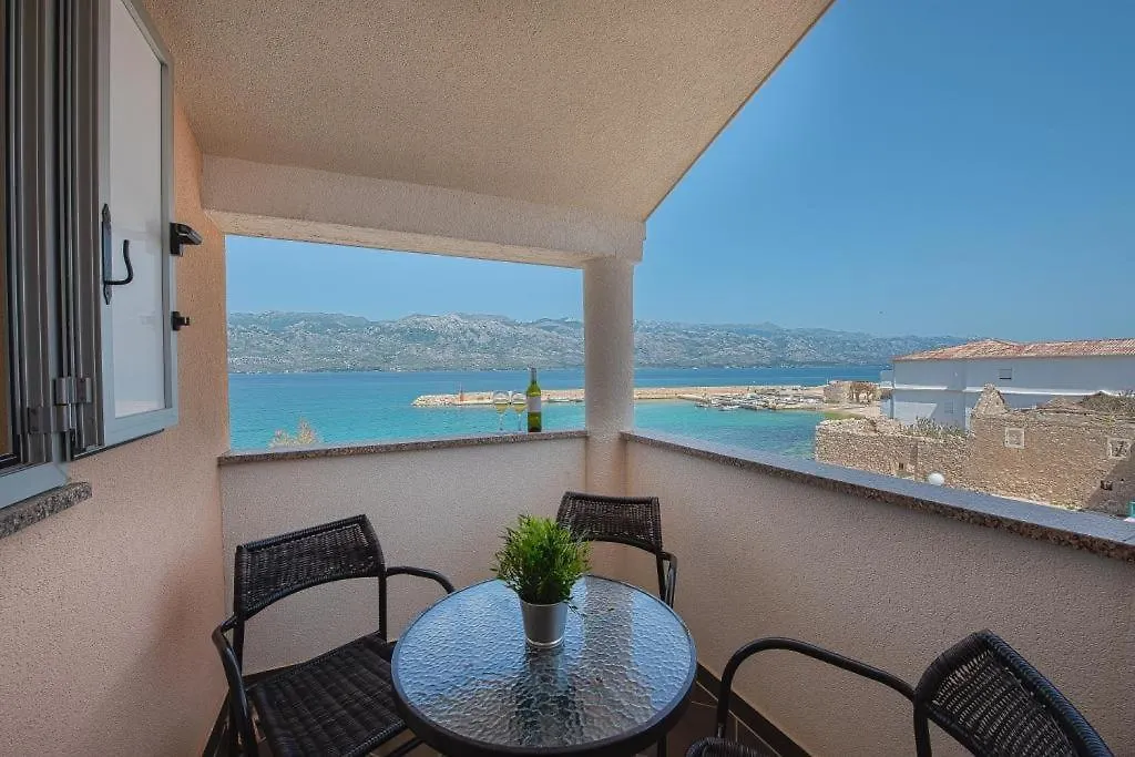 Apartments Petra Razanac