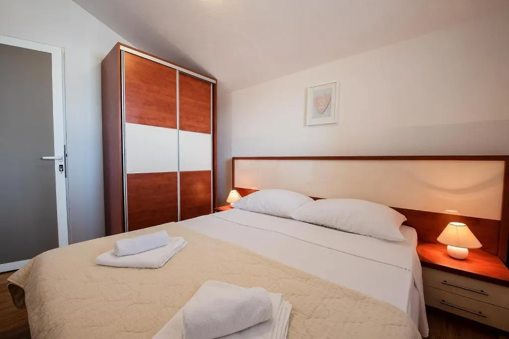 Apartments Petra Razanac