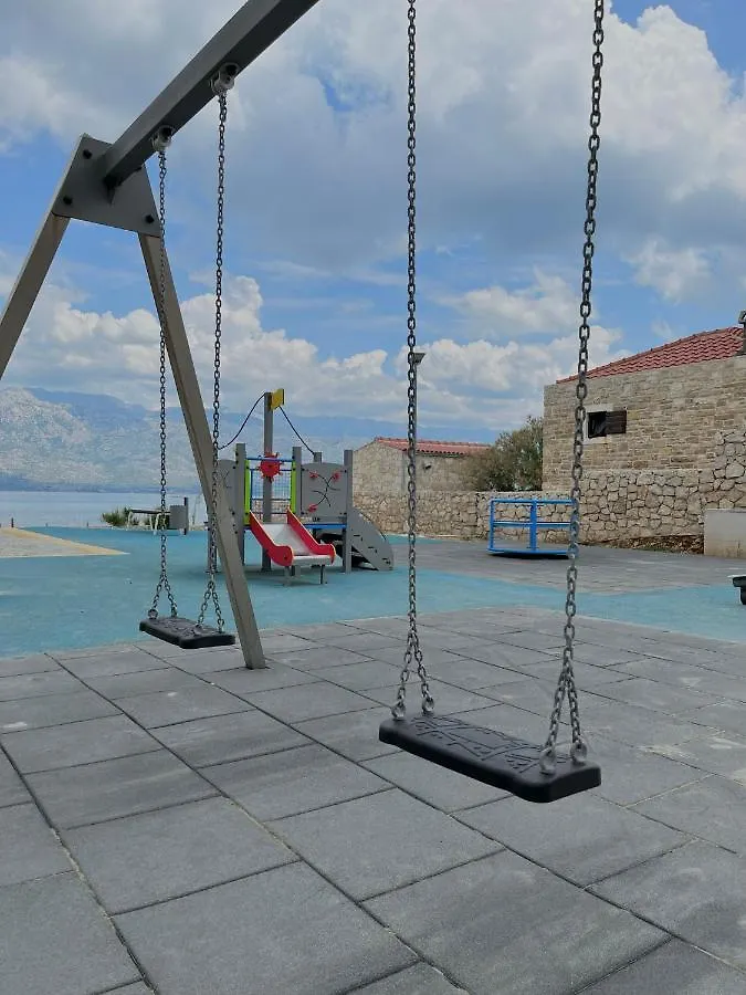 Apartments Petra Razanac