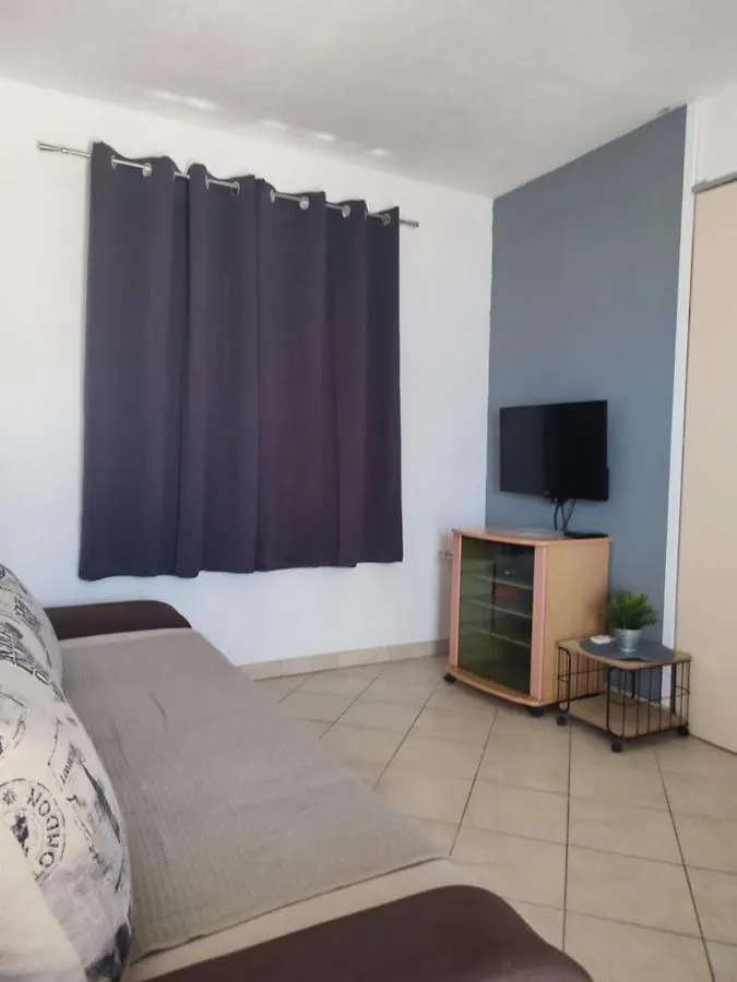 Apartments Petra Razanac