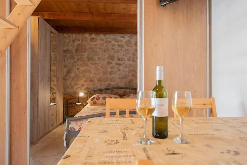 Apartments Petra Razanac