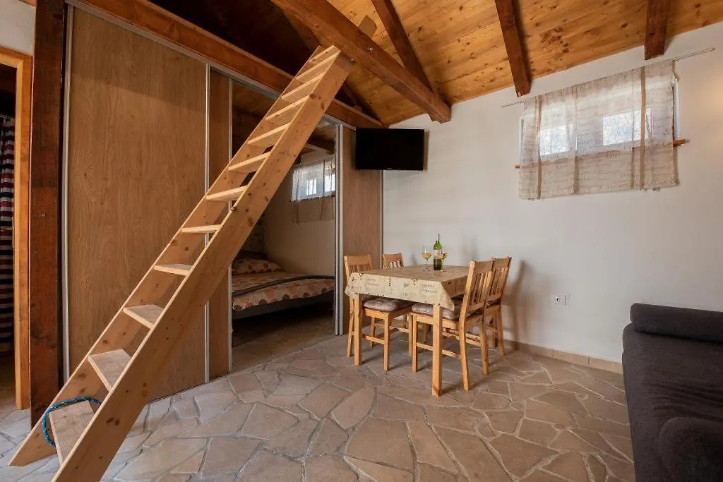 Apartments Petra Razanac