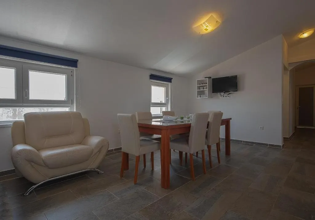 Apartments Petra Razanac