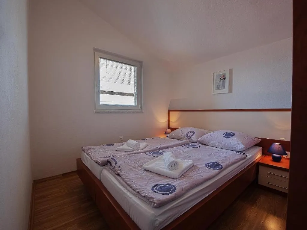 Apartments Petra Razanac