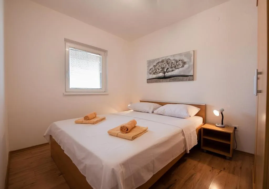 Apartments Petra Razanac