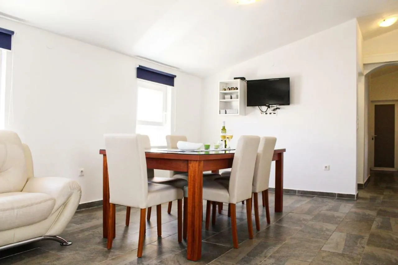 Apartments Petra Razanac